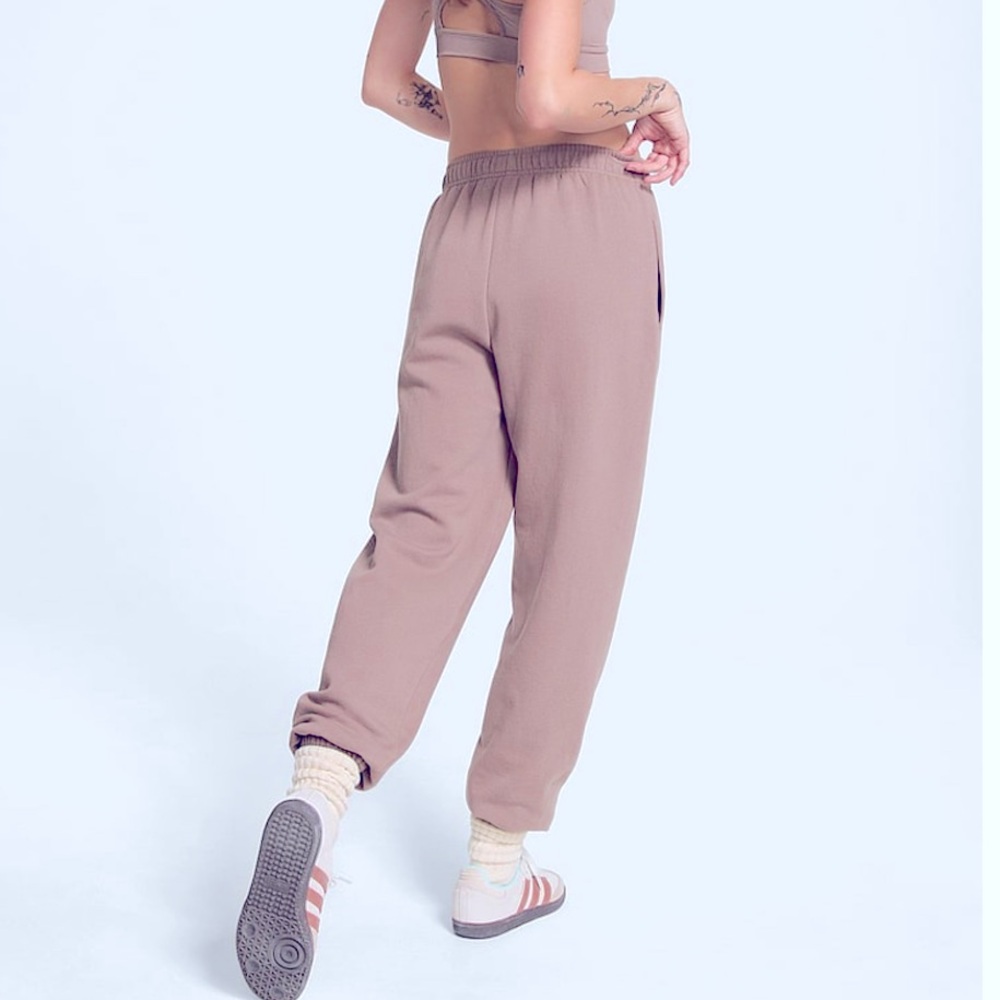 🧊PINK Iced Coffee Jogger Sweatpants Large NWT Ivy League Victoria Secret - Picture 4 of 11
